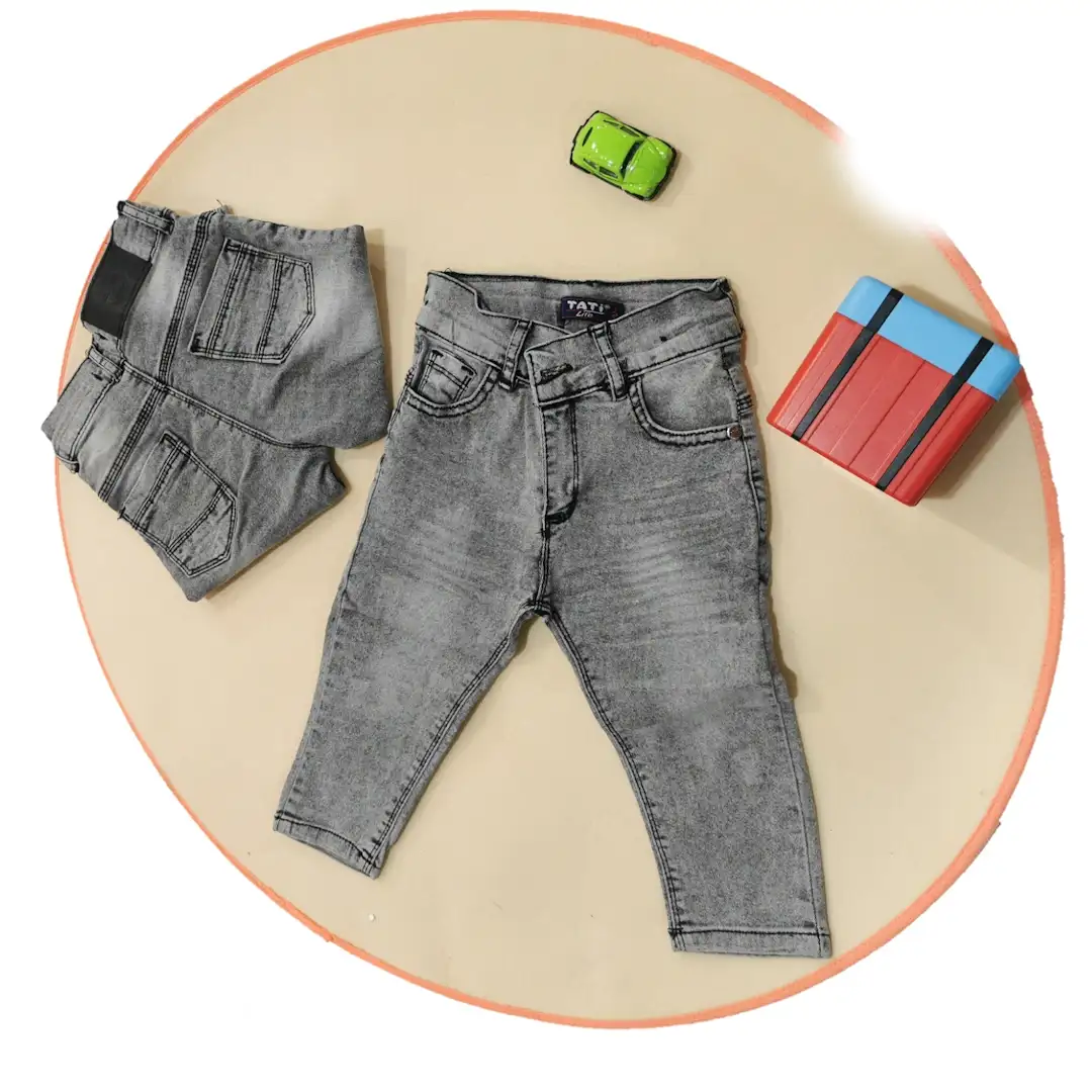 بنطال من الجينز السكني بالتصميم الحديث "بوي فريند"، بنطال جينز ولادي عملي ومريح.